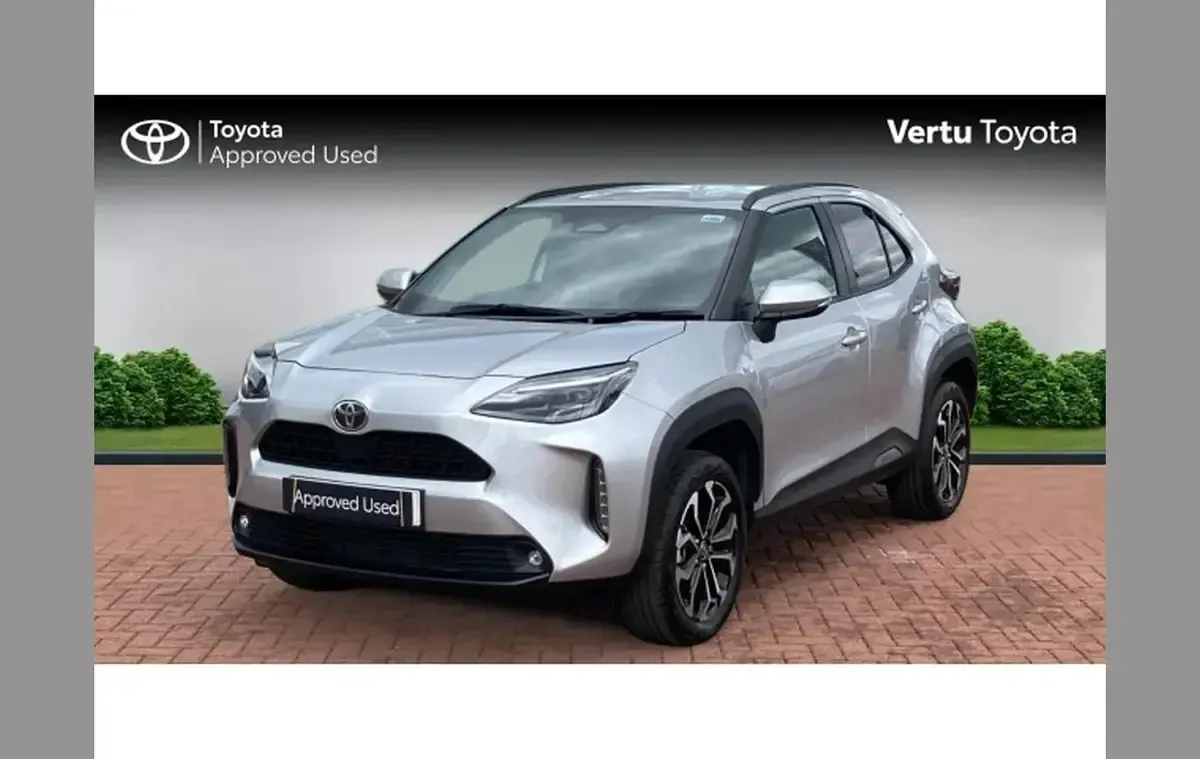 Used Toyota Yaris Cross Design 113 HP (83 kW) 2025 Silver SUV