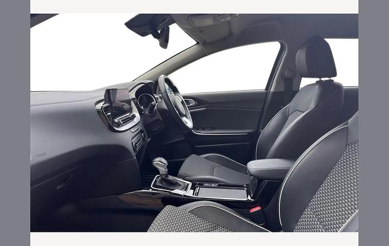 Used Kia Ceed Sportswagon 158 HP (116 kW) 2022 Silver Estate