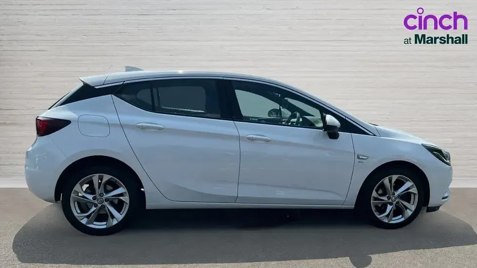 Used Vauxhall Astra SRi 150 HP (110 kW) 2017 White