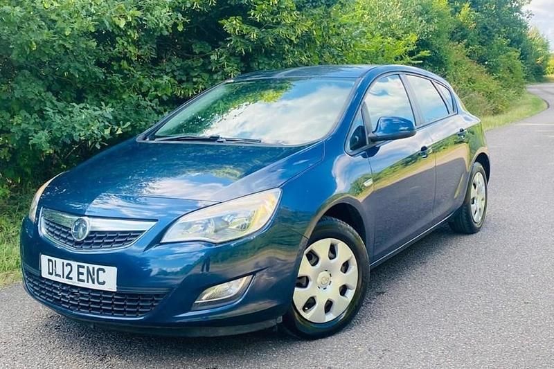 Blue Used 2012 Vauxhall Astra Hatchback | £1,945 (Good price) - Image 1/1