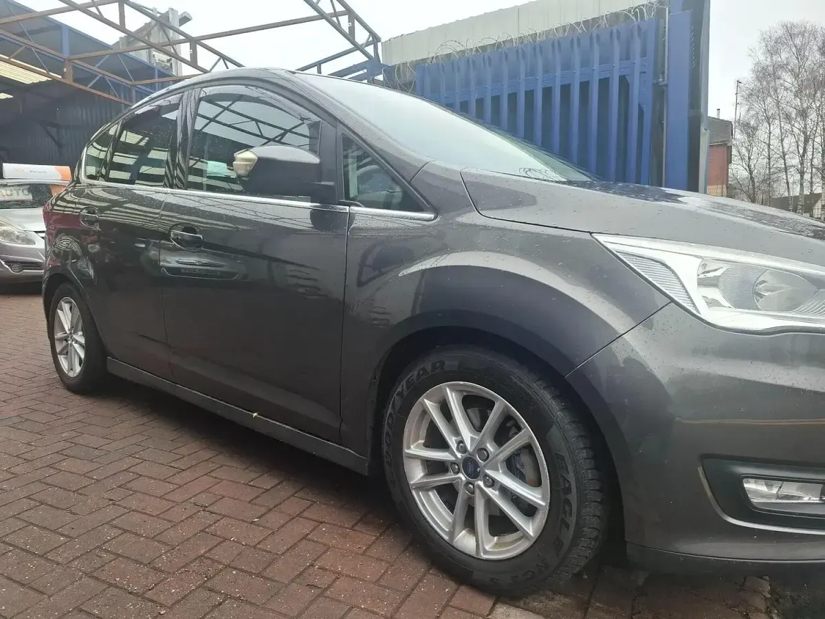 Used Ford C-MAX Zetec 125 HP (91 kW) 2015 Grey MPV
