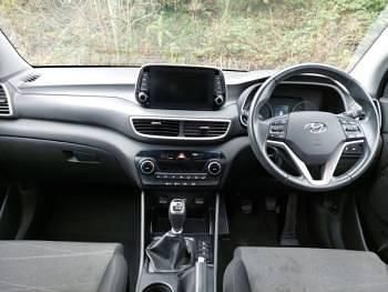 Used Hyundai Tucson SE 132 HP (97 kW) 2018 White SUV