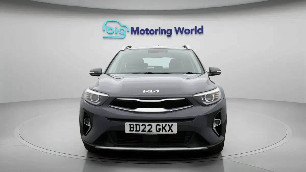 Usado Kia Stonic 99 CV (72 kW) 2022 Gris SUV