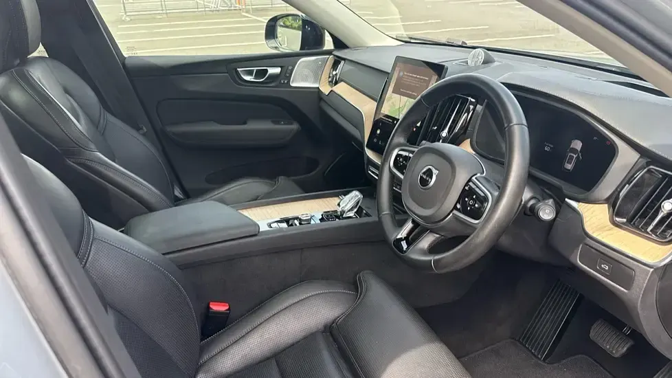 Used Volvo XC60 Ultra 250 HP (183 kW) 2025 Grey SUV