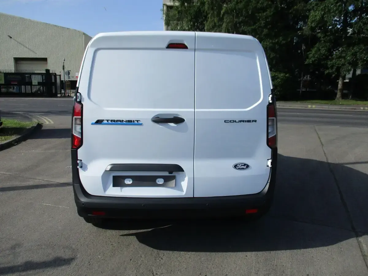 Used Ford Transit Courier Trend 100 kW (136 HP) 2025 White Van