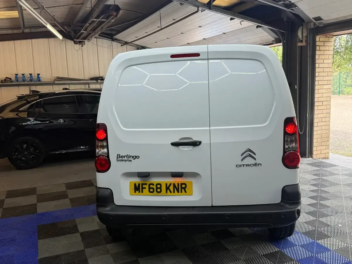 Used Citroën Berlingo 100 HP (73 kW) 2018 White MPV