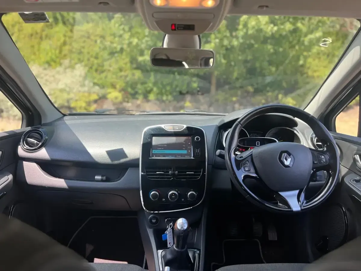 Used Renault Clio Dynamique 75 HP (55 kW) 2016 Black Hatchback