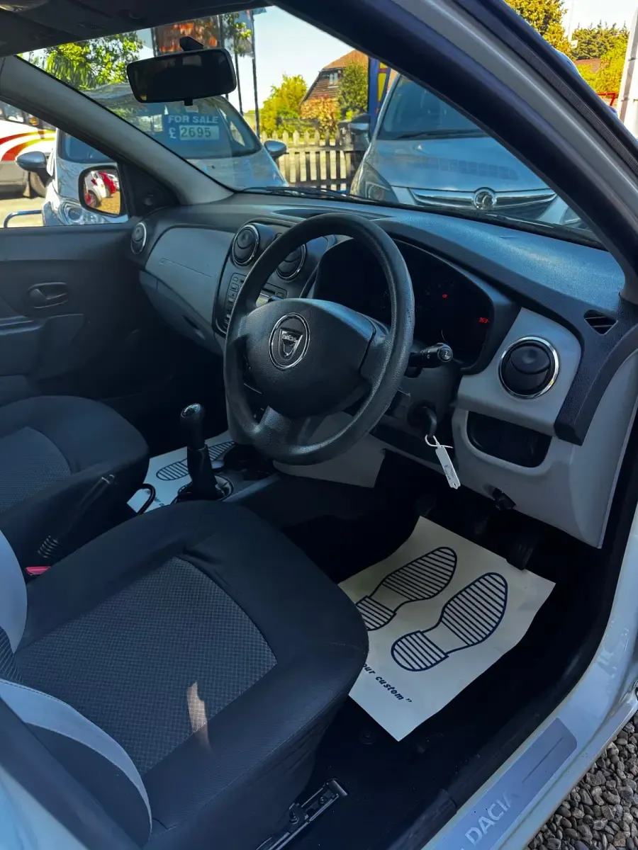 Gebraucht Dacia Sandero Ambiance 2013 Weiß Kleinwagen
