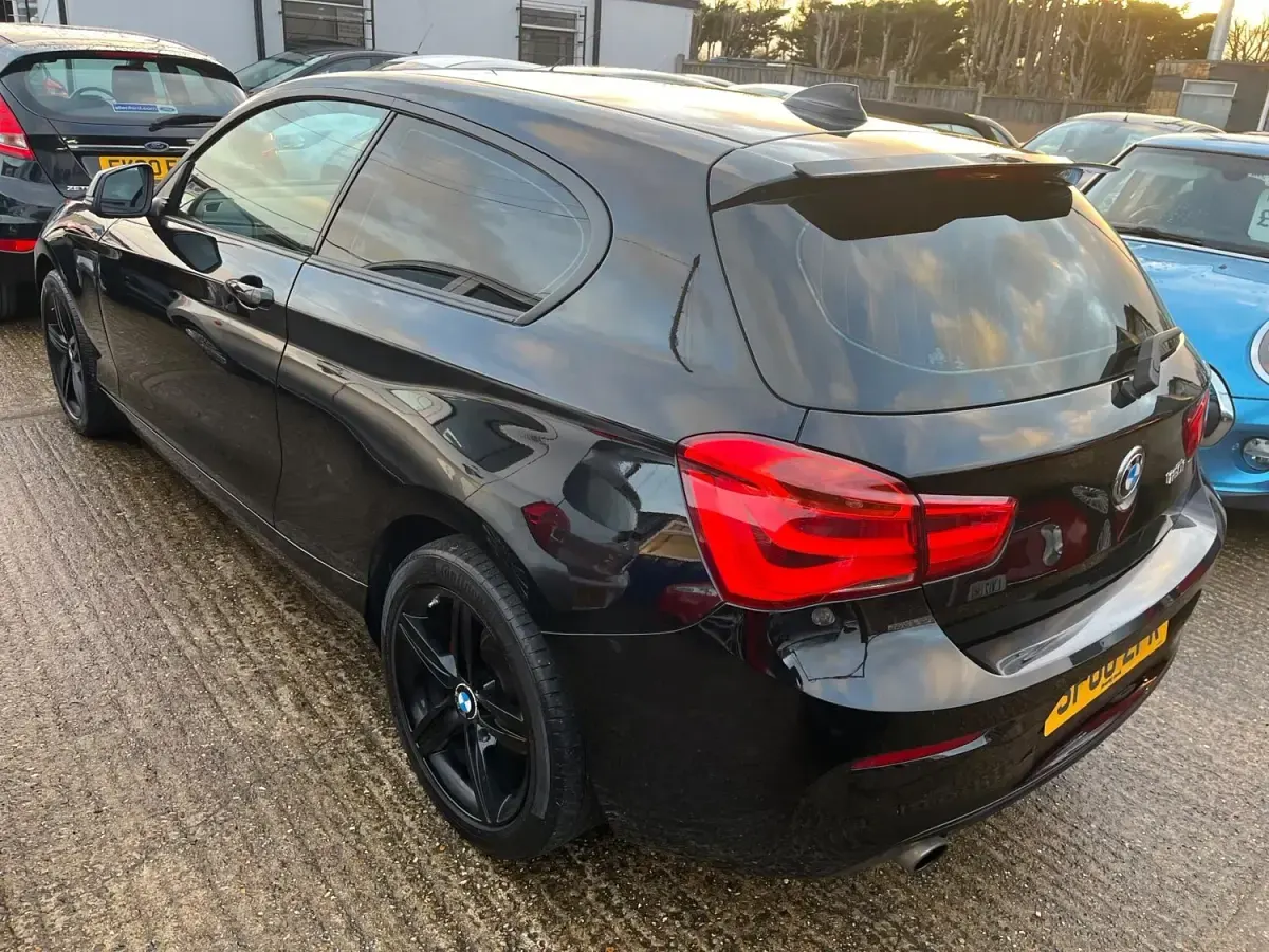 Begagnad BMW 120 Sport Line 2016 Svart Halvkombi