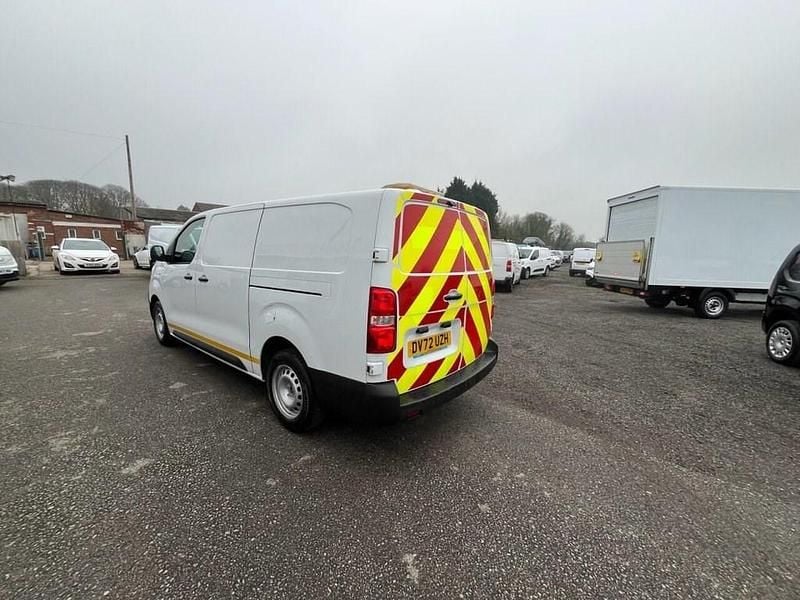 Used Vauxhall Vivaro S 100 HP (73 kW) 2022 White MPV