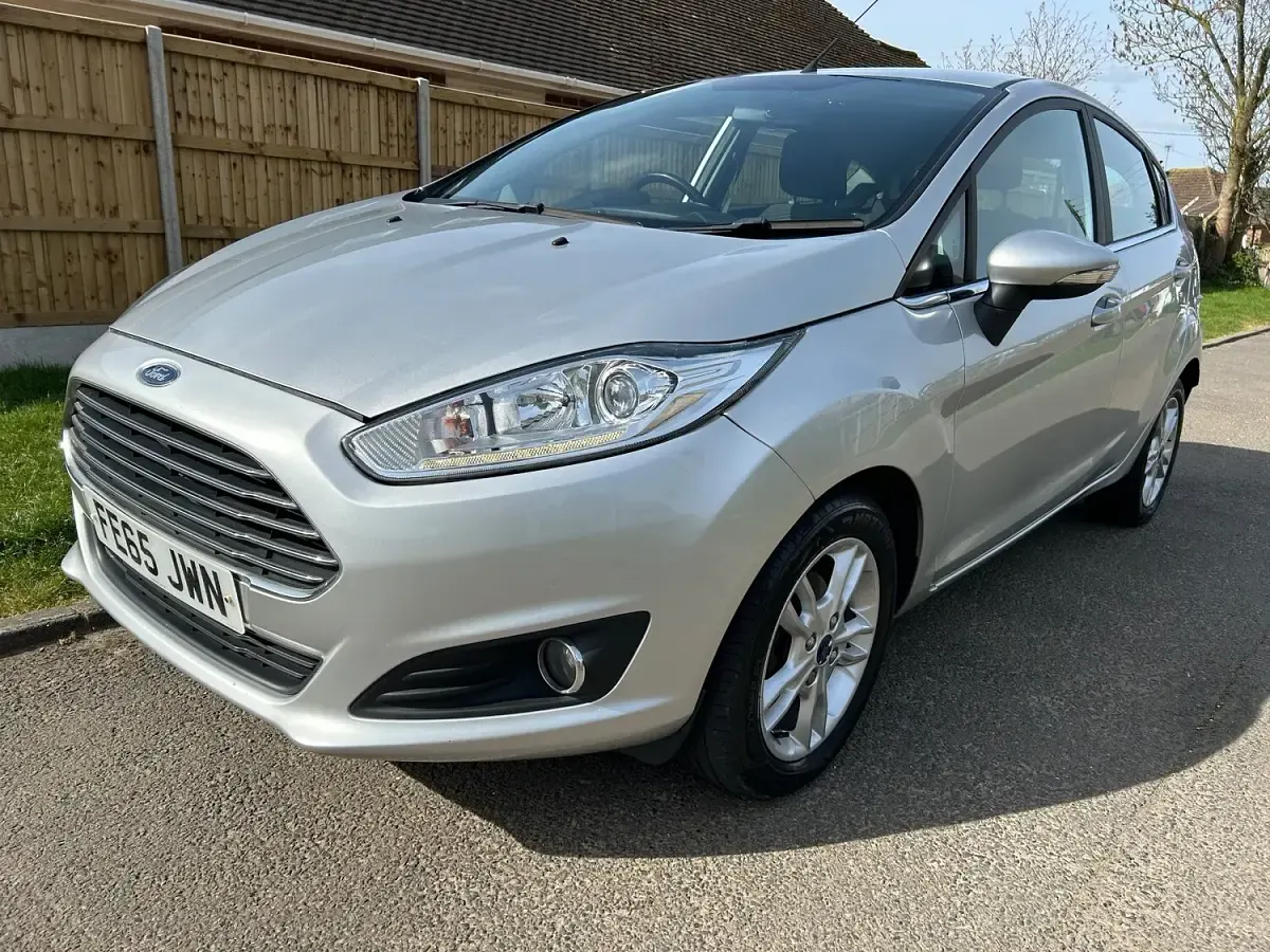 Used Ford Fiesta Zetec 98 HP (72 kW) 2015 Silver Hatchback