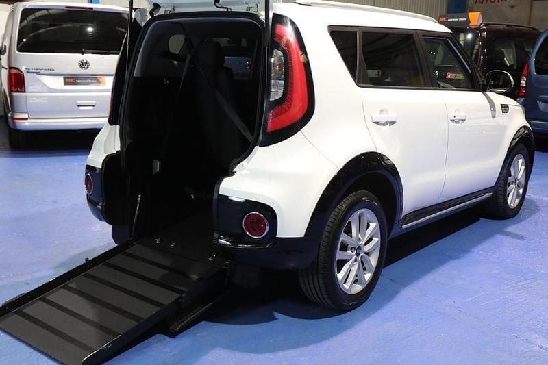 White Used 2019 Kia Soul SUV | £18,950 - Image 1/4