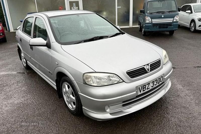 Used Vauxhall Astra Club 1999 Silver Hatchback