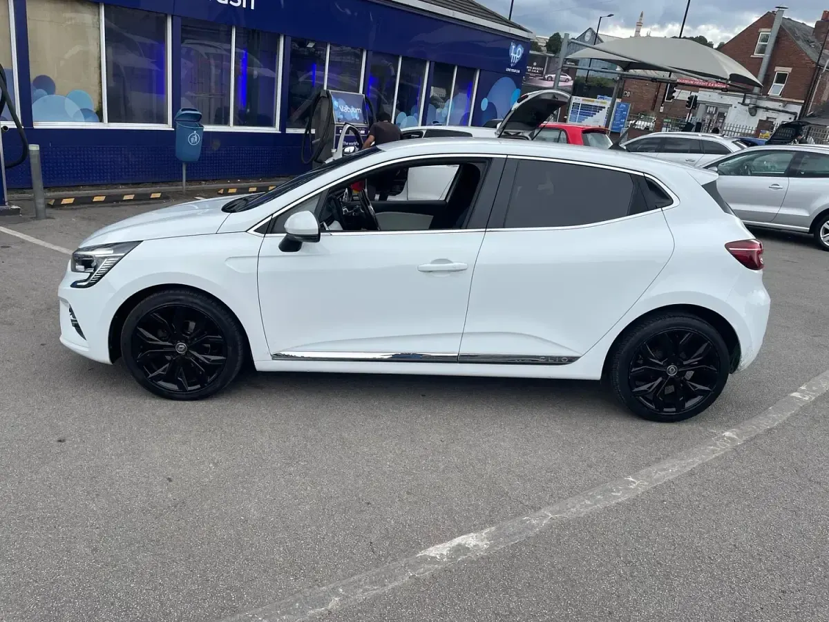 Used Renault Clio Version S 2020 White Hatchback