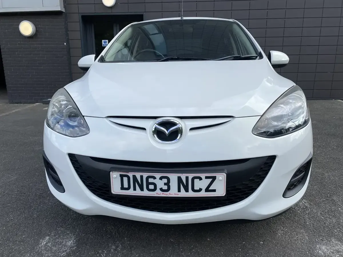 Used Mazda 2 2013 White Hatchback