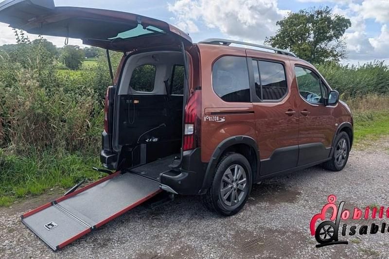 Bronze Used 2022 Peugeot Rifter Allure MPV | £15,950 (Fair price) - Image 1/1