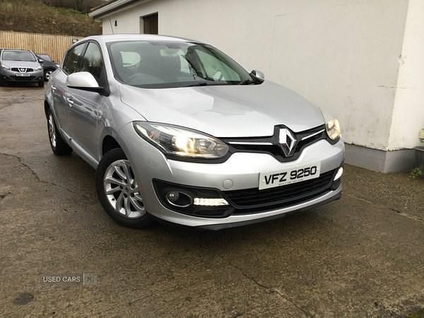 Silver Used 2015 Renault Mégane III Dynamique Hatchback | £4,350 (Fair price) - Image 1/4