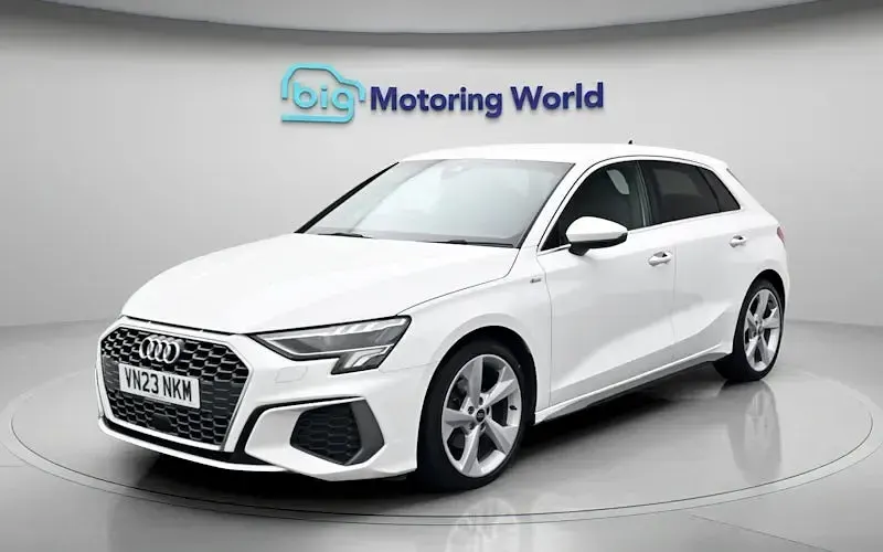 Begagnad Audi A3 Sportback S-Line 110 HK (80 kW) 2023 Vit Halvkombi