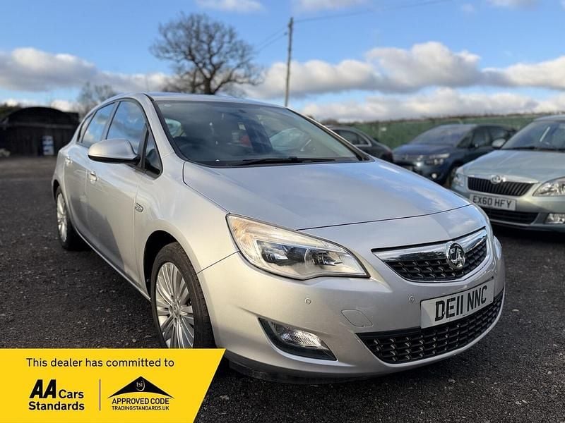 Silver Used 2011 Vauxhall Astra Excite Hatchback | £1,545 (Good price) - Image 1/4