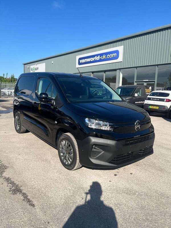 Black New 2025 Citroën Berlingo MPV | £22,080 (A bit pricey) - Image 1/4