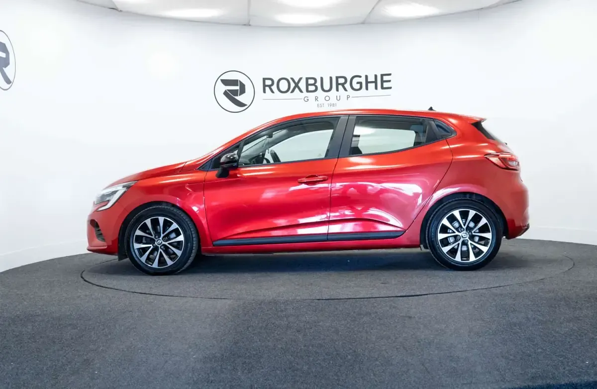 Używany Renault Clio V Evolution 145 KM (106 kW) 2023 Czerwony Hatchback