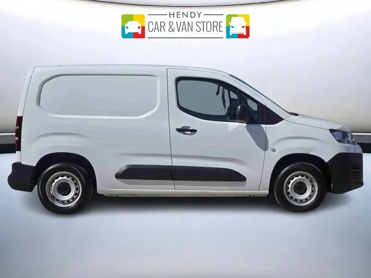 Used Citroën Berlingo 100 HP (73 kW) 2023 White MPV