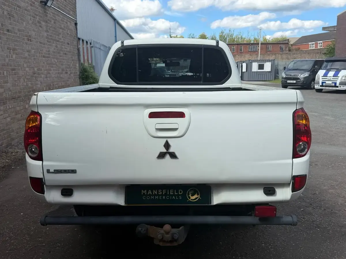 Used Mitsubishi L200 2015 White Pickup
