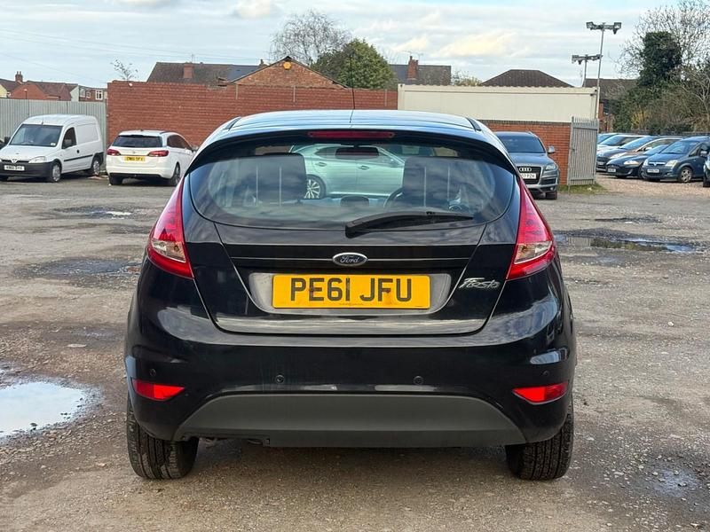 Używany Ford Fiesta 2011 Czarny Hatchback