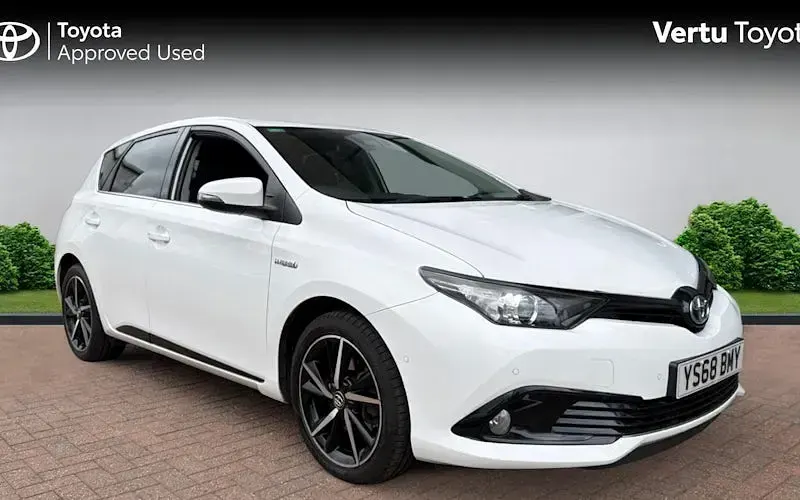 Used Toyota Auris Hybrid Design 136 HP (100 kW) 2018 Hatchback