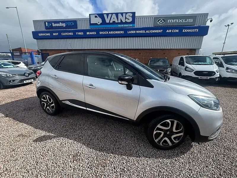 Used Renault Captur Dynamique 90 HP (66 kW) 2016 Silver/black SUV
