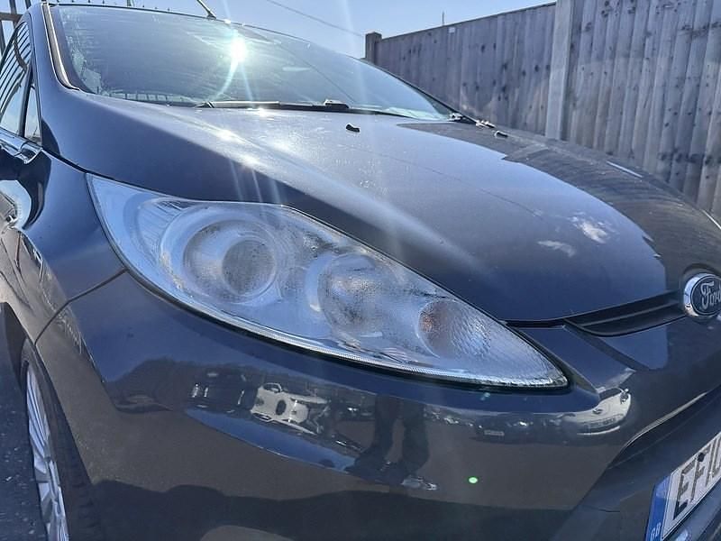 Used Ford Fiesta Titanium 94 HP (69 kW) 2010 Grey Hatchback