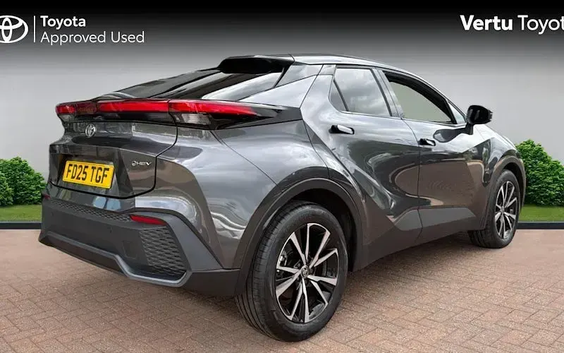 Used Toyota C-HR Design 140 HP (102 kW) 2026 SUV