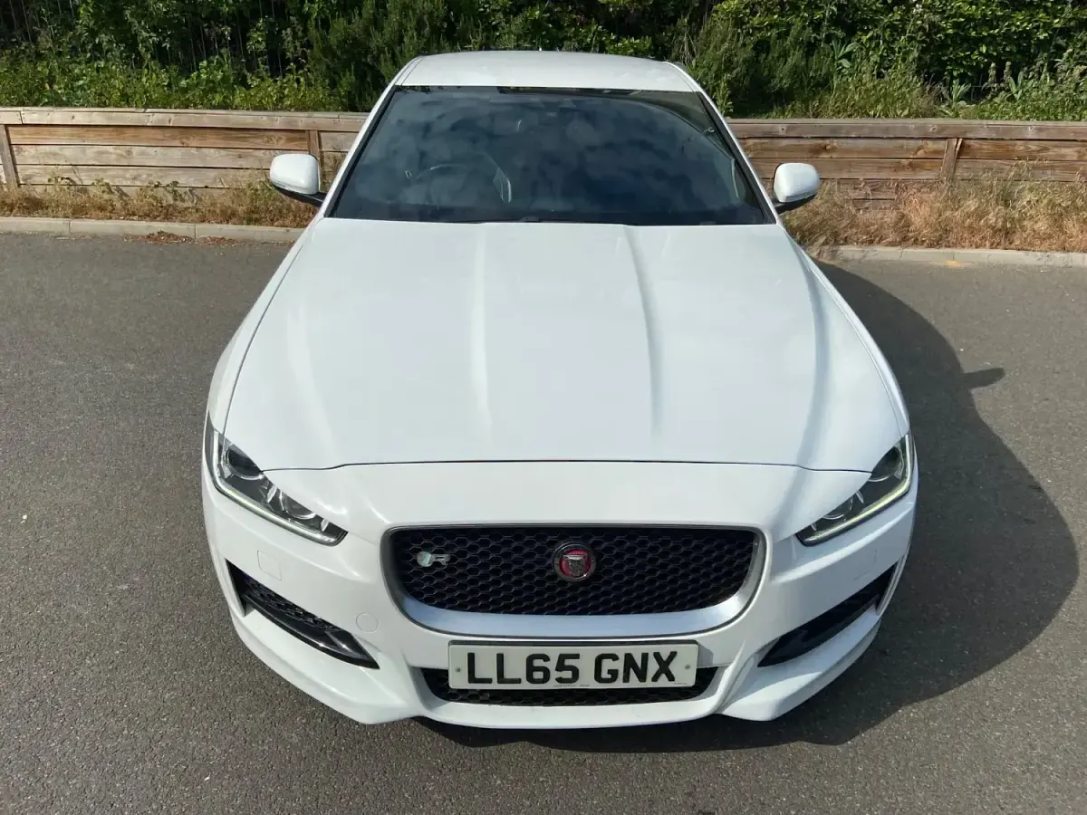 Gebraucht Jaguar XE R-Sport 163 PS (119 kW) 2015 Weiß Limousine