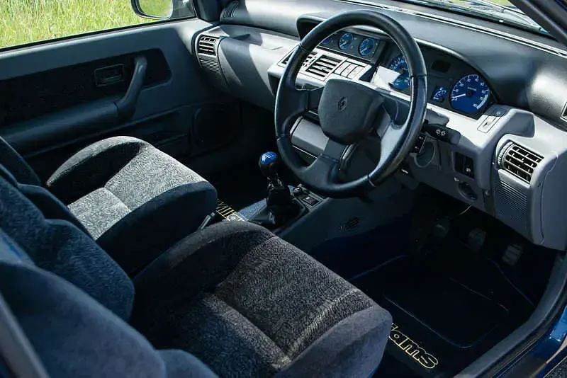 Used Renault Clio 150 HP (110 kW) 1995 Blue Hatchback