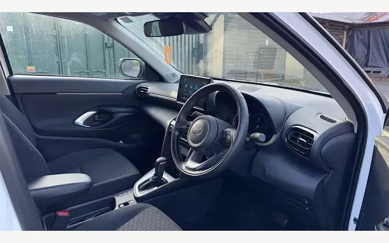 Used Toyota Yaris Cross 116 HP (85 kW) 2025 White SUV