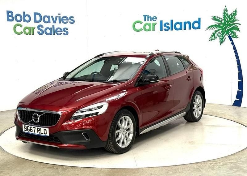 Used Volvo V40 Pro 152 HP (111 kW) 2017 Red Hatchback