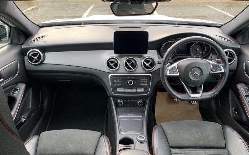 Used Mercedes GLA180 AMG line 122 HP (89 kW) 2019 White SUV