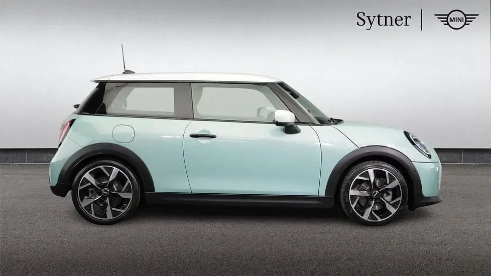 Used Mini Cooper Hatch 154 HP (113 kW) 2024 Green Hatchback