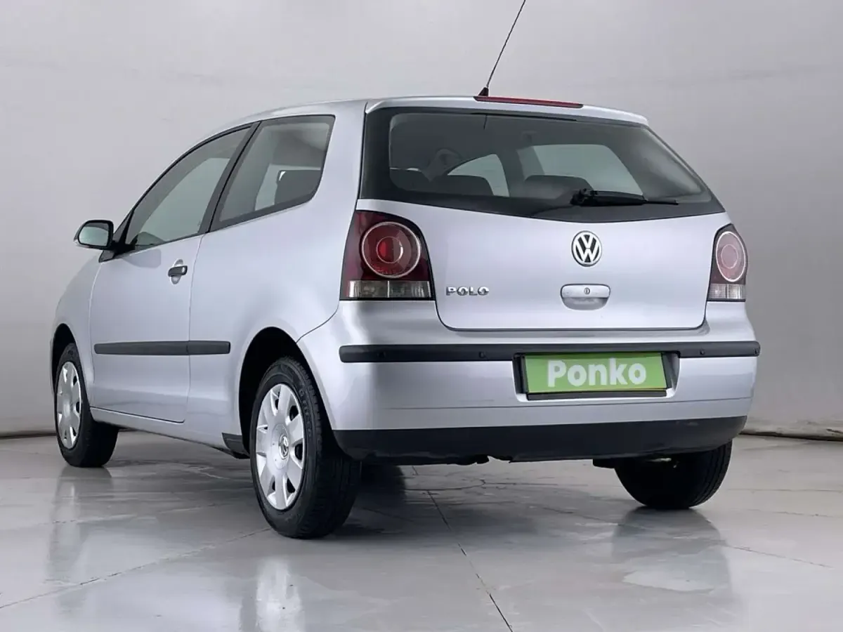 Begagnad VW Polo 55 HK (40 kW) 2005 Silver Halvkombi