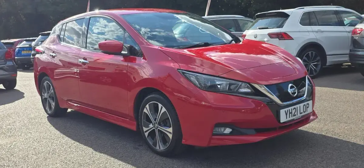 Used Nissan Leaf N-Connecta 110 kW (150 HP) 2021 Red Hatchback