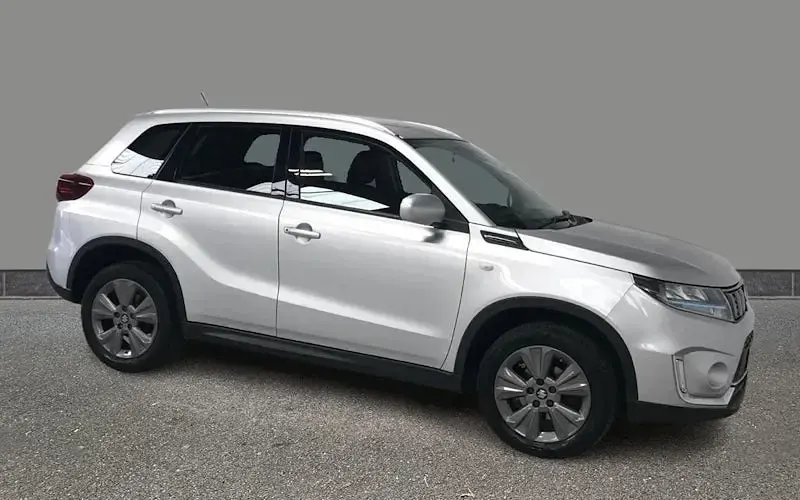 Käytetty Suzuki Vitara SZ-T 129 HP (94 kW) 2023 Katumaasturi