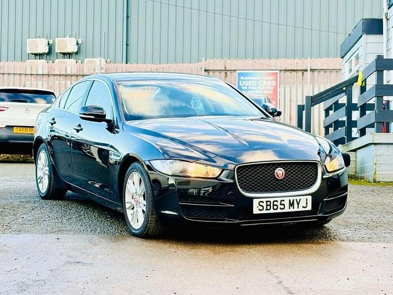 Usado Jaguar XE Prestige 240 HP (176 kW) 2015 Preto Sedan