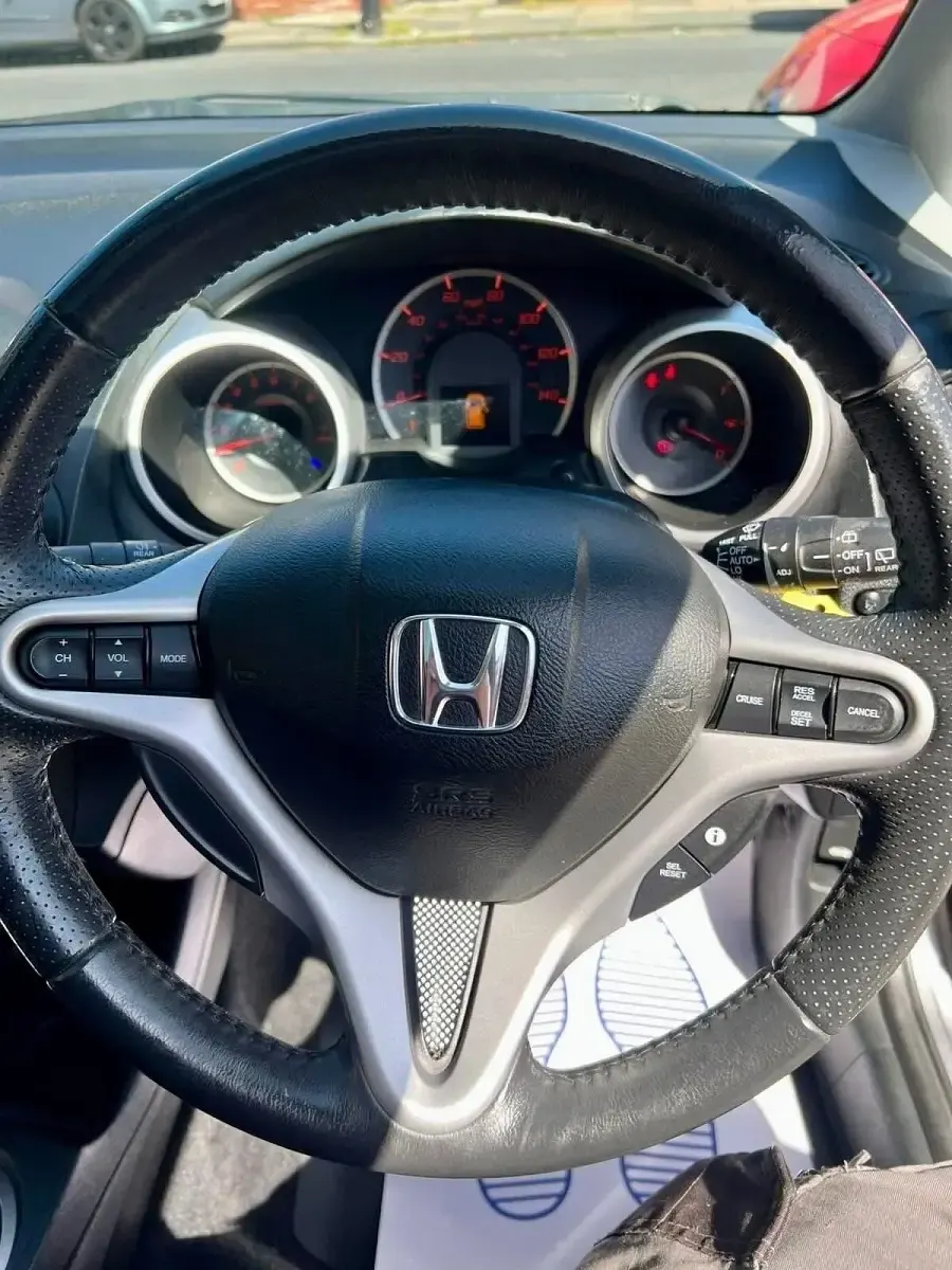 Used Honda Jazz EX 100 HP (73 kW) 2010 Silver Hatchback