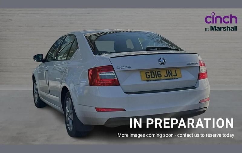 Used Skoda Octavia SE 147 HP (108 kW) 2016 White Hatchback