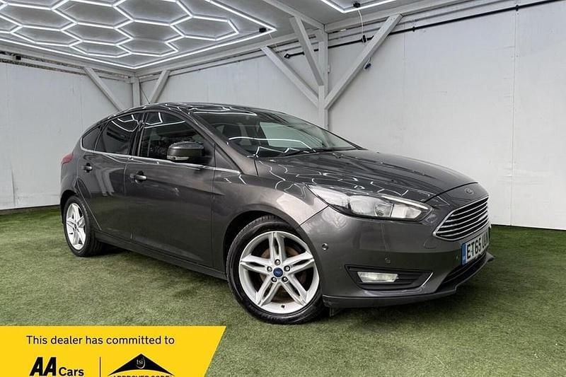 Used Ford Focus Zetec 125 HP (91 kW) 2016 Grey Hatchback