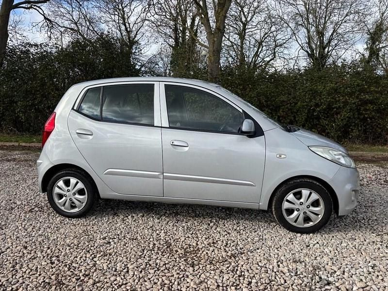 Used Hyundai i10 Active 85 HP (62 kW) 2012 Silver Hatchback
