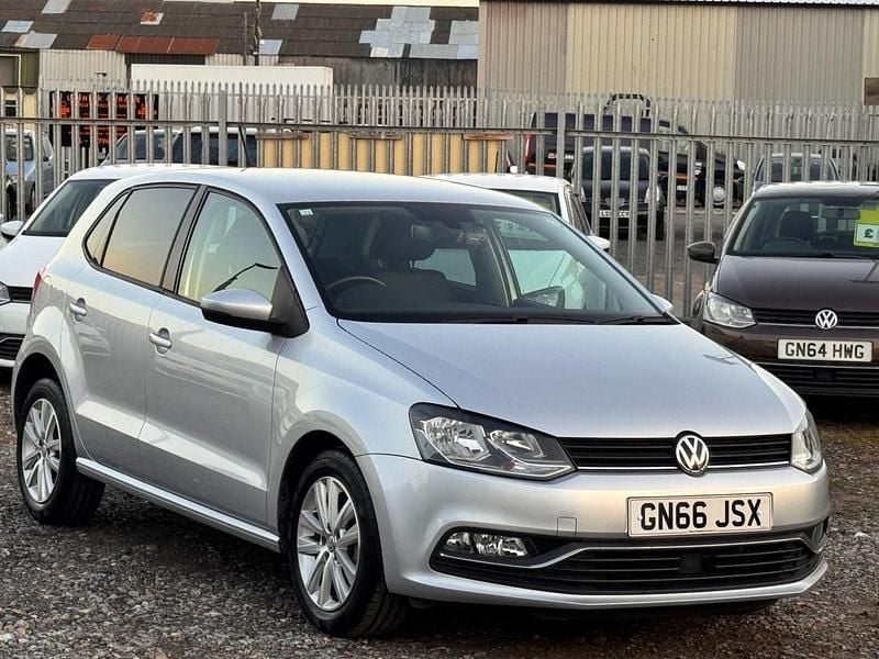 Used VW Polo SE 105 HP (77 kW) 2016 Sliver Hatchback