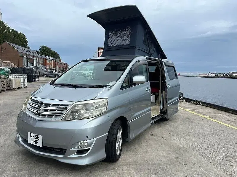 Usado Toyota Alphard 2024 Prateado Monovolume