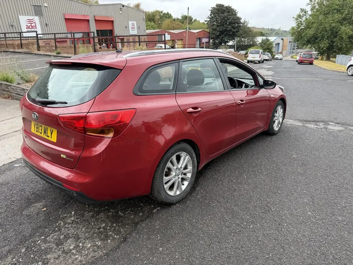 Used Kia Ceed 128 HP (94 kW) 2013 Red Hatchback