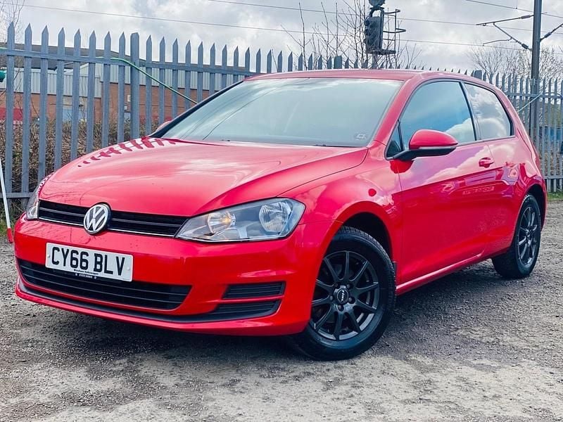 Used VW Golf VII S 2016 Red Hatchback